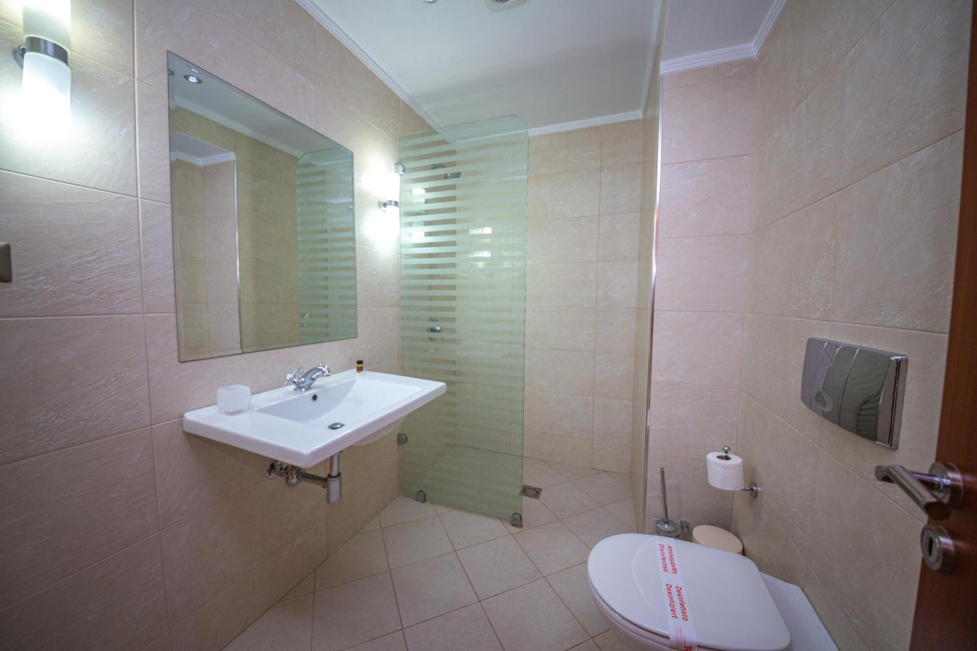 Hotel Borshi Habitación foto